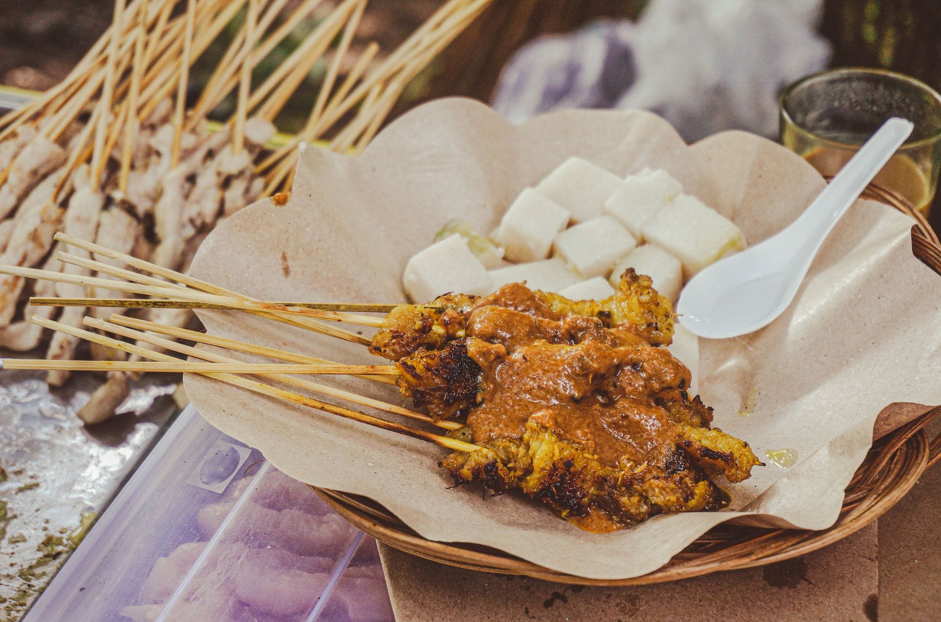 Shi Wei Da Satay Bee Hoon: $4 Michelin-Approved Bedok Hawker Worth Queuing For Post image